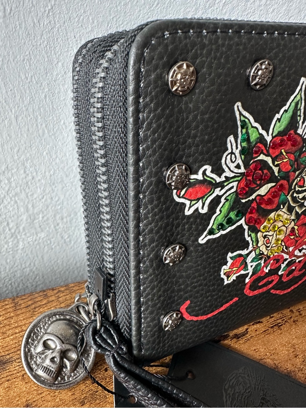 Ed Hardy Black Skull & Roses Studded Dual Compartment Wallet Wristlet NWT - Picture 3 of 7